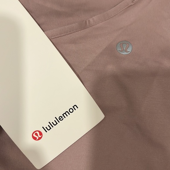 NWT - Lululemon Twist Me Up Crop Tank - Picture 3 of 4